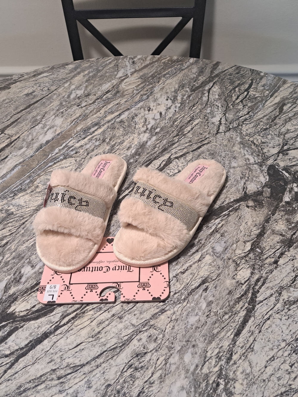 Juicy Couture
Gravity 2 Pink
Embellished Slippers
.
. . . . . ....
.
Slippers is - Picture 10 of 14